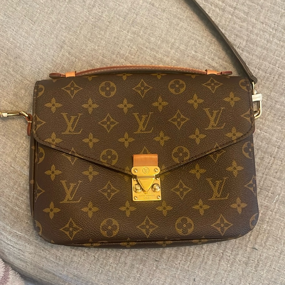 Authentic Louis Vuitton pochette Metis